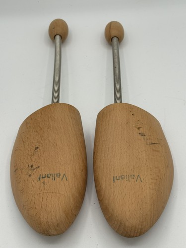 Men shoe tree with tension - shoe,