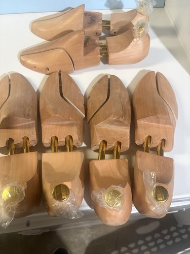 Lot pairs shoe trees - of,