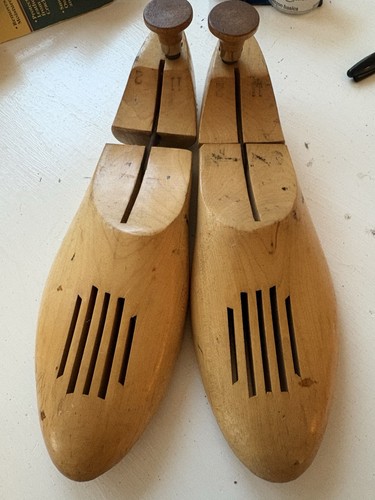 Vintage adjustable shoe trees - adjustable,