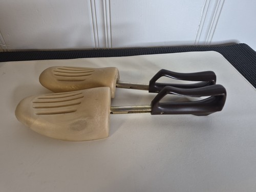 Shoe tree adjustable and - adjustable,