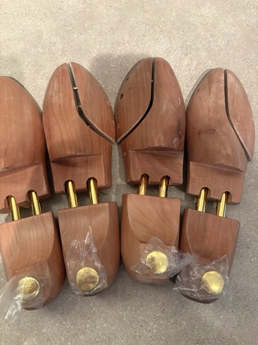 Lot pairs hardwood - of, shoe